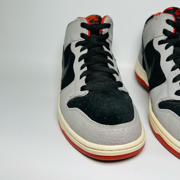 nike sb dunk mid un supreme